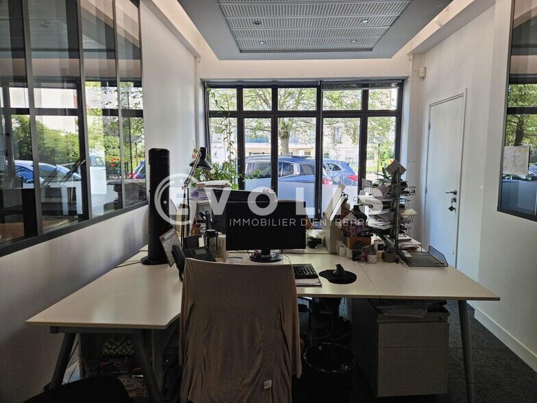 Office in Vanves for sale - Building Photo - Image 2 of 21