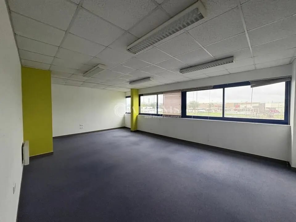 Location Bureaux 355 m² - Photo 1
