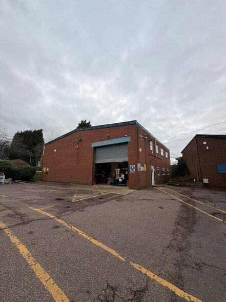 Moor Knoll Ln, East Ardsley to rent - Building Photo - Image 2 of 2