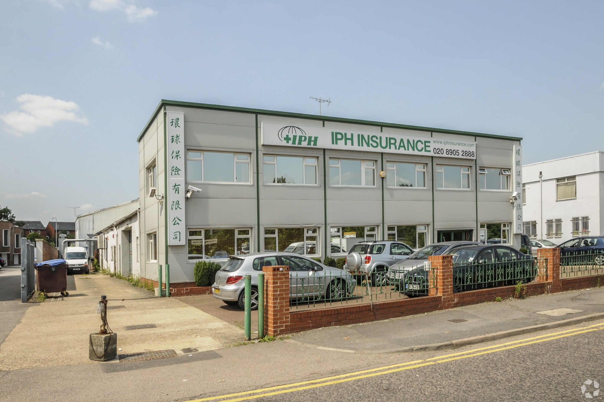 Stirling Way, Borehamwood to rent Building Photo- Image 1 of 4