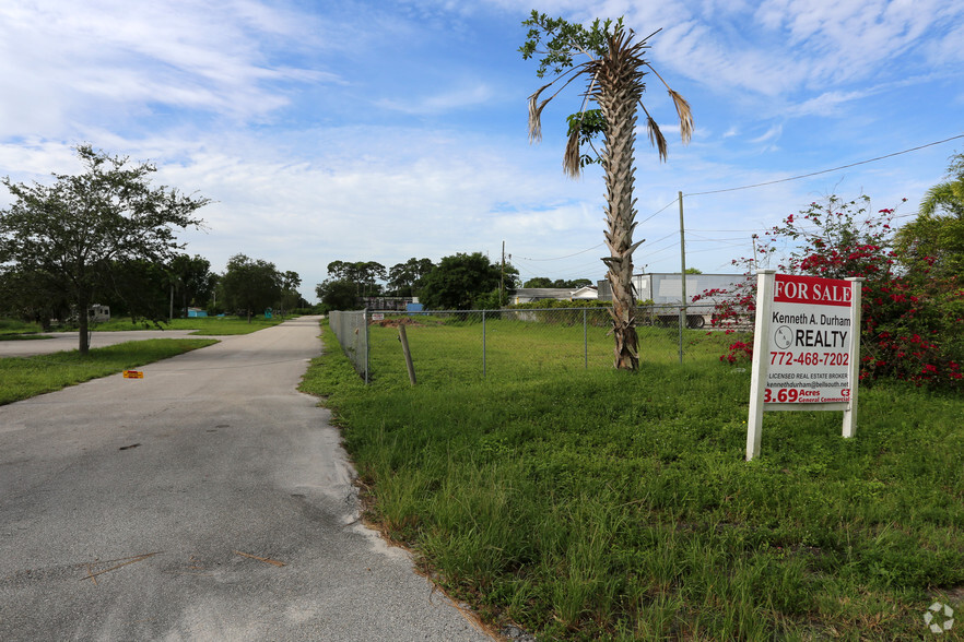 3111 Avenue D, Fort Pierce, FL for sale - Primary Photo - Image 1 of 1