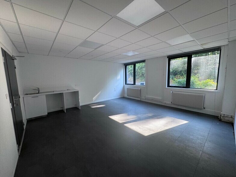 12 Chemin Des Gorges, Dardilly to rent - Interior Photo - Image 3 of 14