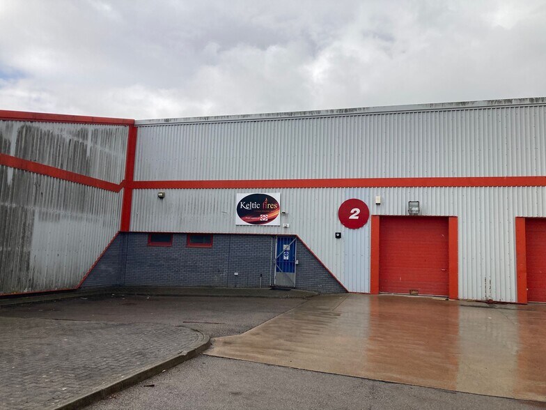 New St, Bridgend to rent - Building Photo - Image 2 of 6