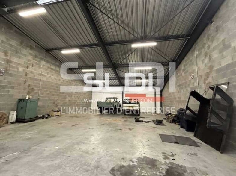 6 Chemin Des Gorges, Dardilly to rent - Interior Photo - Image 3 of 10