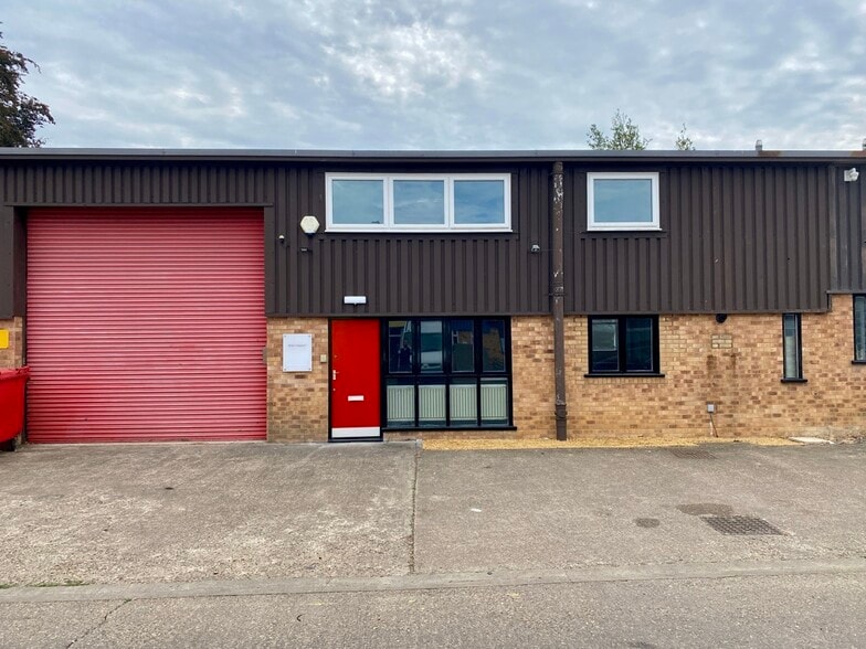 High St S, Dunstable to rent - Building Photo - Image 1 of 1