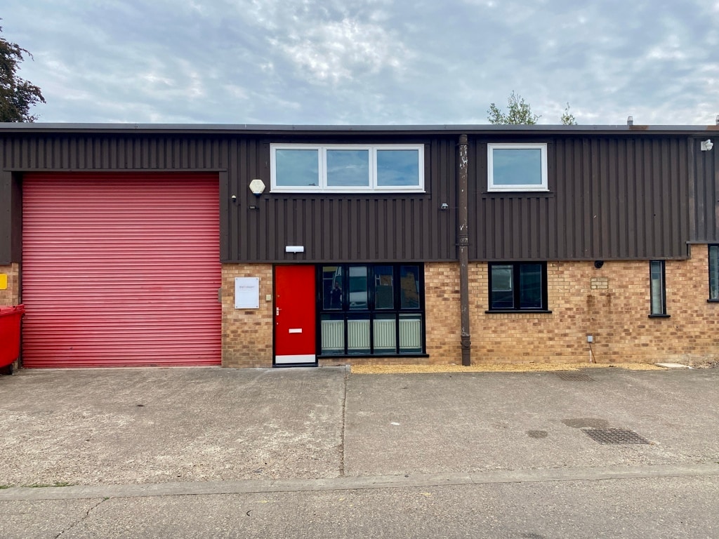 High St S, Dunstable to rent Building Photo- Image 1 of 2