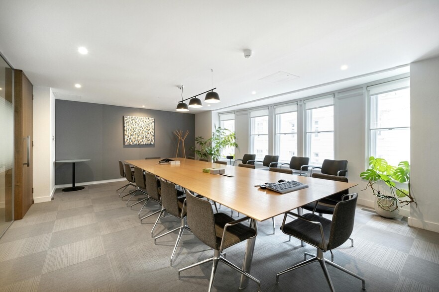 36-40 Jermyn St, London to rent - Interior Photo - Image 2 of 32