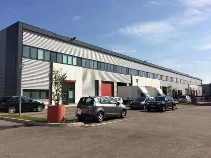 Light Industrial in Meyzieu to rent - Building Photo - Image 1 of 9