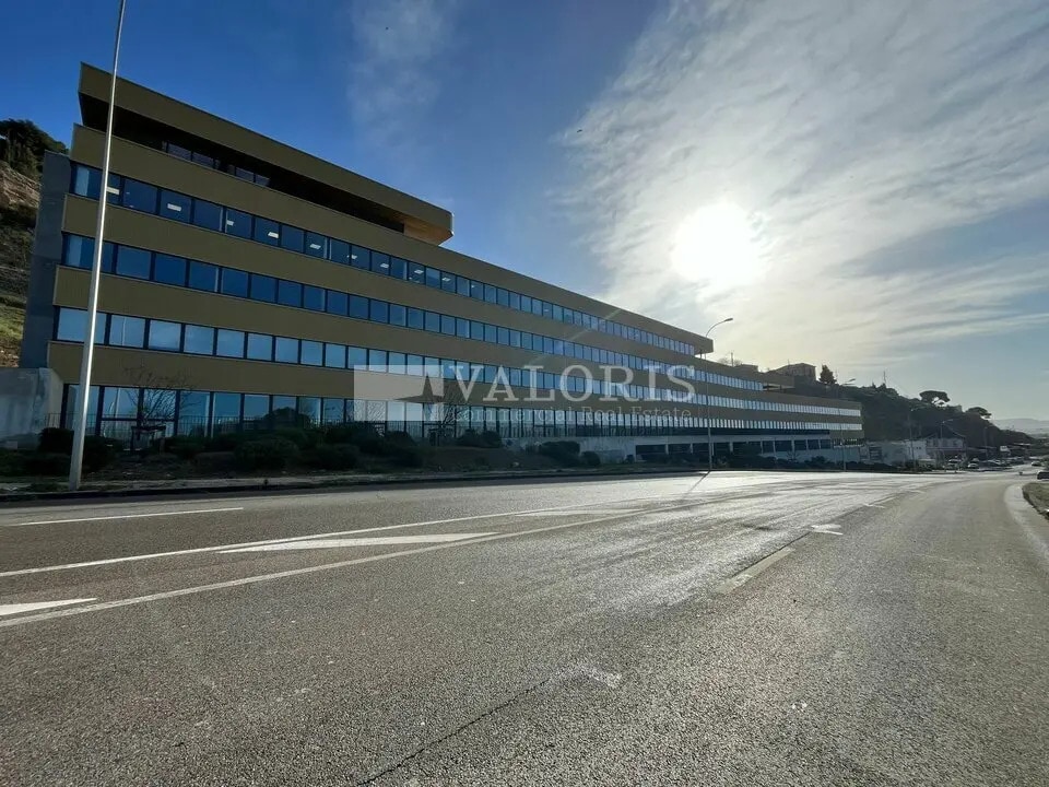 Location Bureaux 374 m² à 5 434 m² - Photo 1