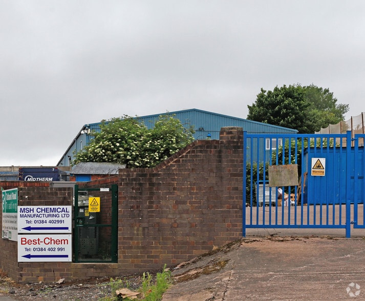 Shaw Rd, Dudley to rent - Building Photo - Image 3 of 5