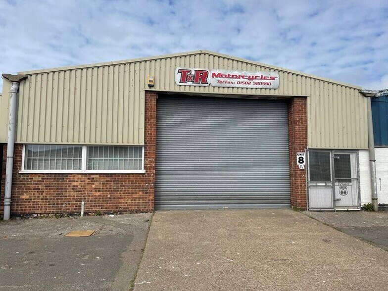 8A Newcombe Rd, Lowestoft for sale - Primary Photo - Image 1 of 1