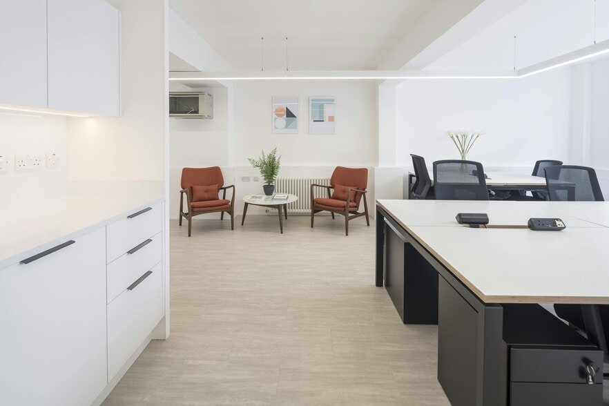 10 Rathbone Pl, London to rent - Building Photo - Image 3 of 9