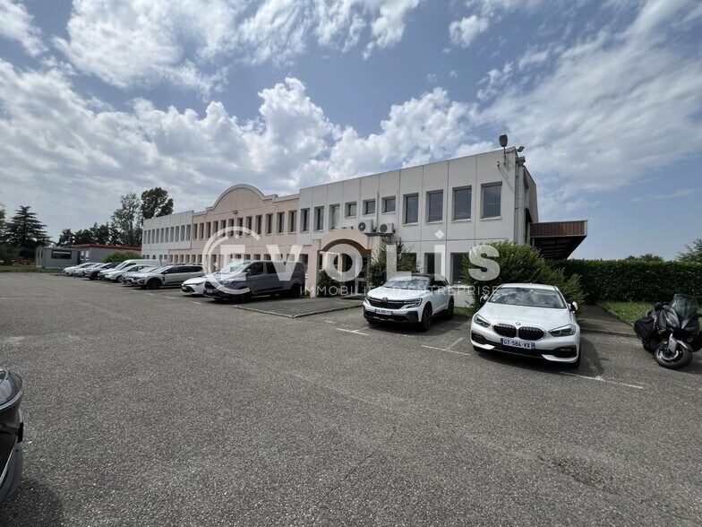 Light Industrial in SAINT-SYMPHORIEN-D'OZON to rent - Building Photo - Image 3 of 13