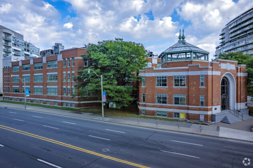 545 Lake Shore Blvd W, Toronto, ON for rent - Building Photo - Image 1 of 6