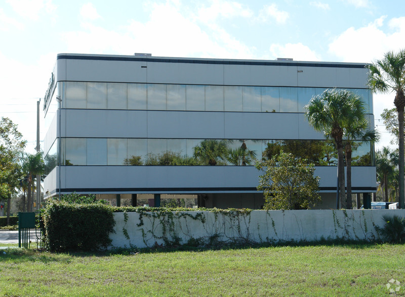 401 W Linton Blvd, Delray Beach, FL for rent - Building Photo - Image 3 of 17