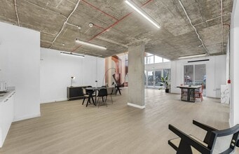 9 Osier Way, London to rent Interior Photo- Image 2 of 3