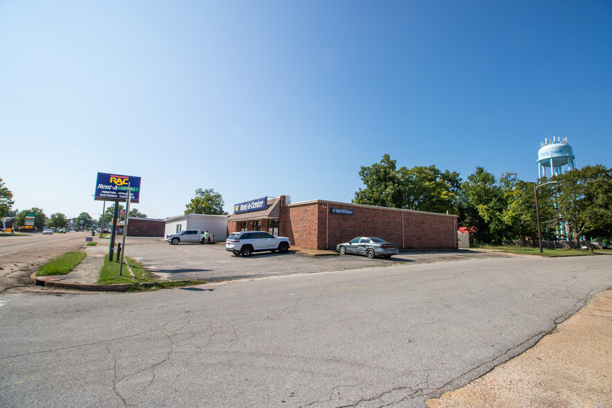 402 W Market St, Bolivar, TN for sale - Building Photo - Image 2 of 34