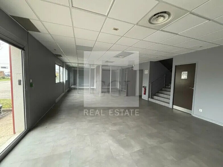 50 Rue Jean Zay, Saint-Priest to rent - Interior Photo - Image 2 of 13