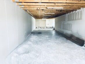 1660 W Chapman Dr, Sanger, TX to rent Interior Photo- Image 2 of 6