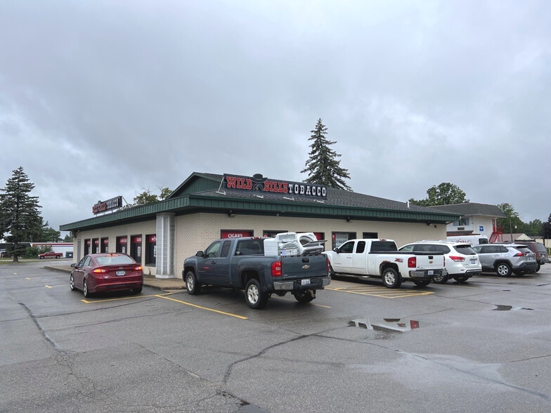 705 N Cedar St, Kalkaska, MI for rent - Building Photo - Image 1 of 4