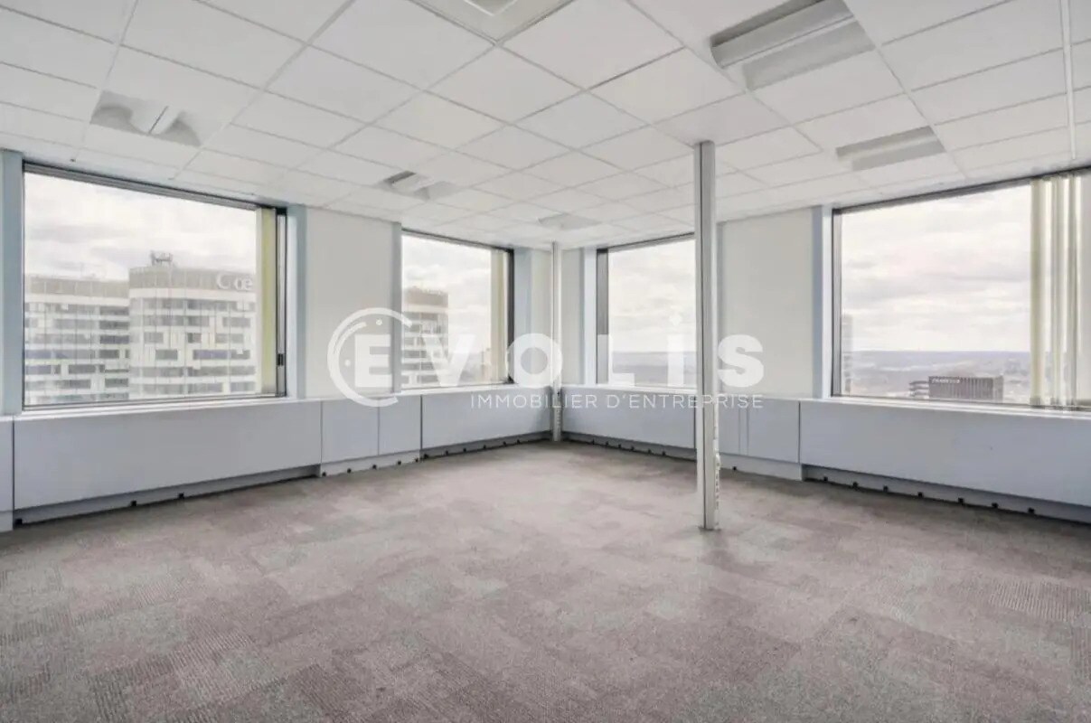 Office in Courbevoie to rent Building Photo- Image 1 of 12