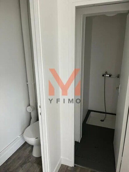 Light Industrial in Coignières to rent - Interior Photo - Image 3 of 5