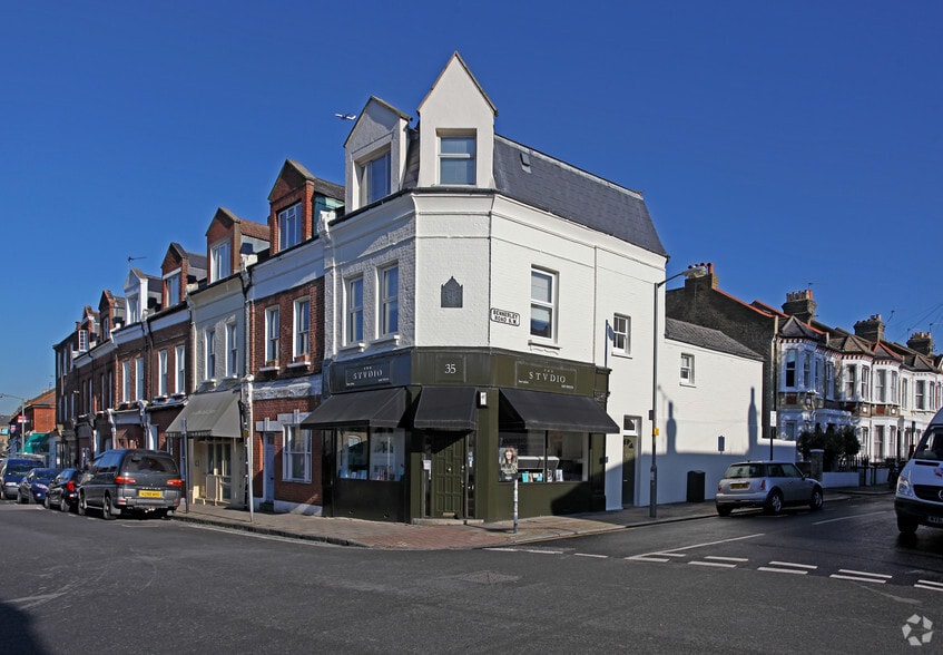 3535A bs Rd, London SW11 6RU UK