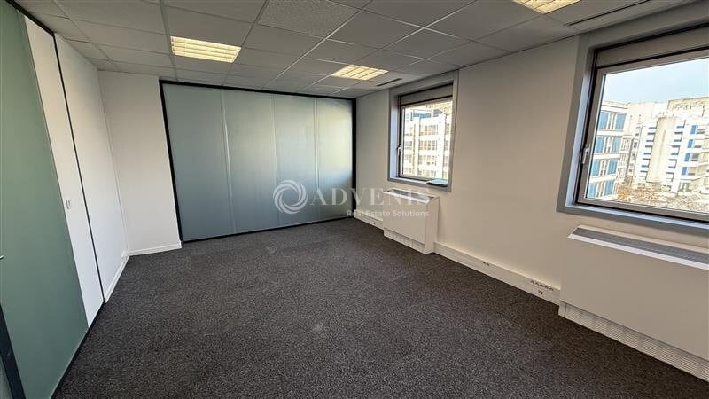 Office in Noisy-le-Grand to rent - Interior Photo - Image 1 of 7
