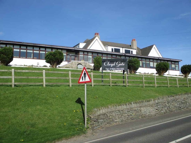 Clwyd Gate Vlg, Ruthin for sale - Primary Photo - Image 1 of 1