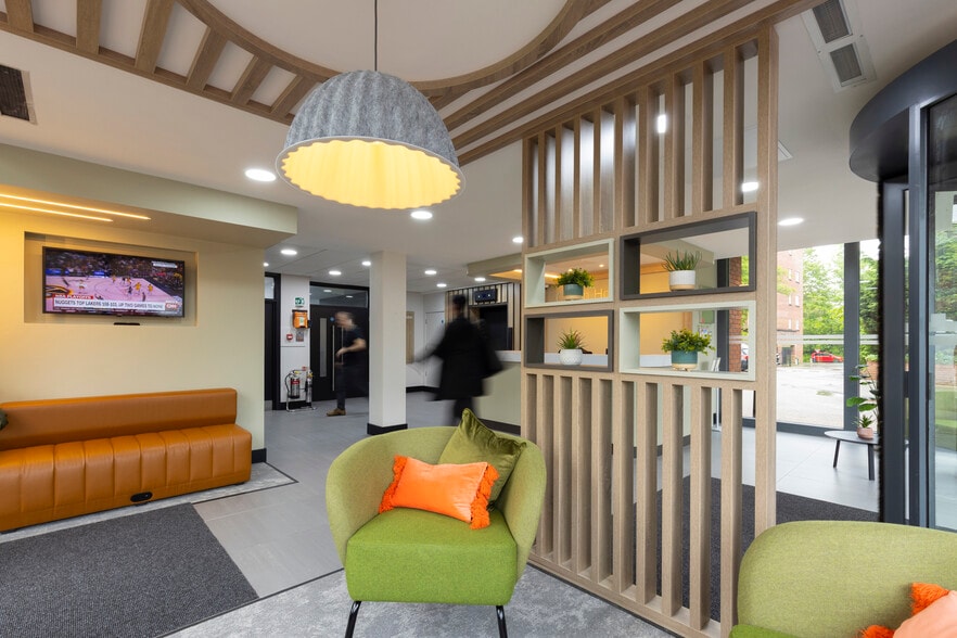 Manchester Rd, Wilmslow to rent - Interior Photo - Image 1 of 11