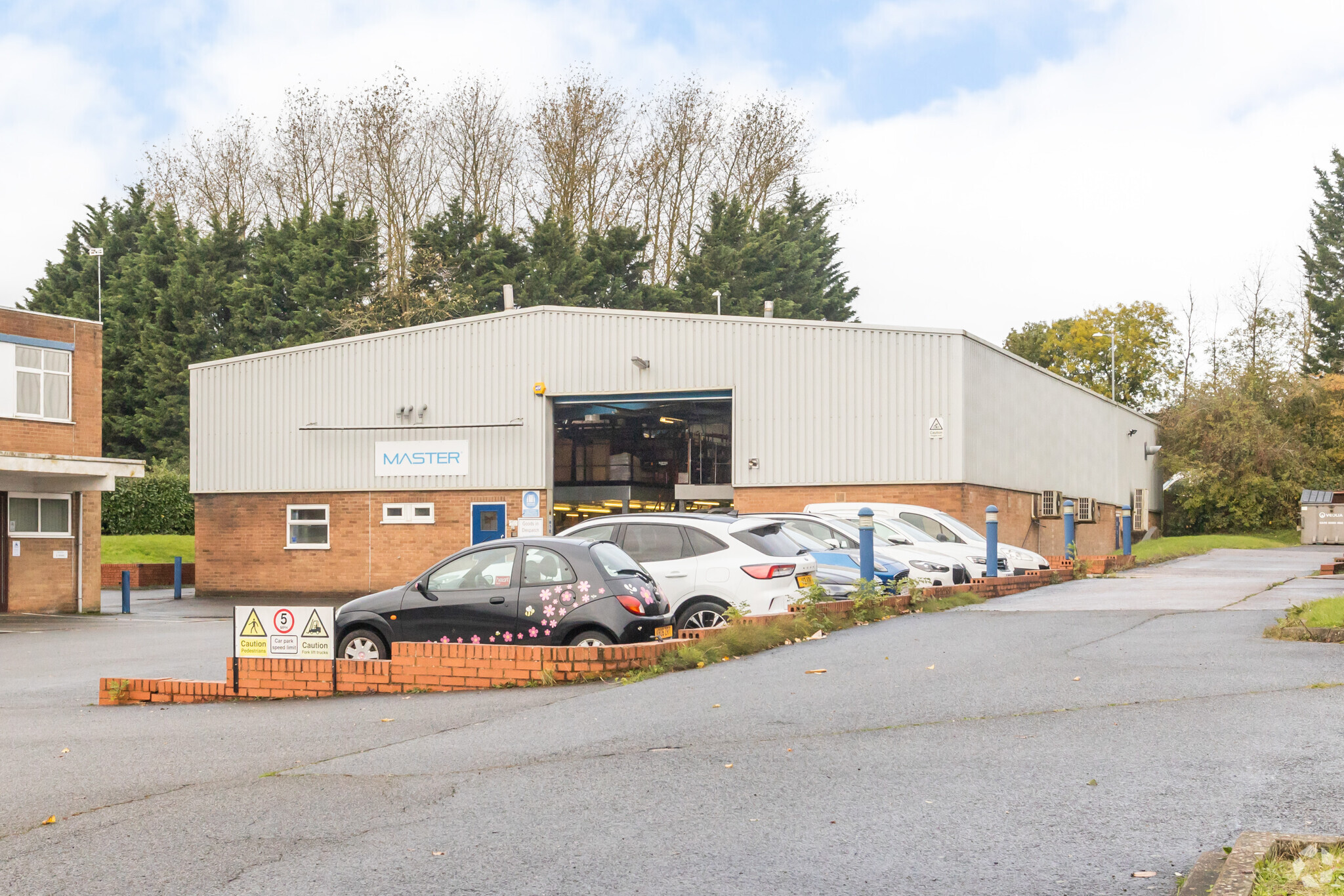 1 High March, Daventry for sale Primary Photo- Image 1 of 13
