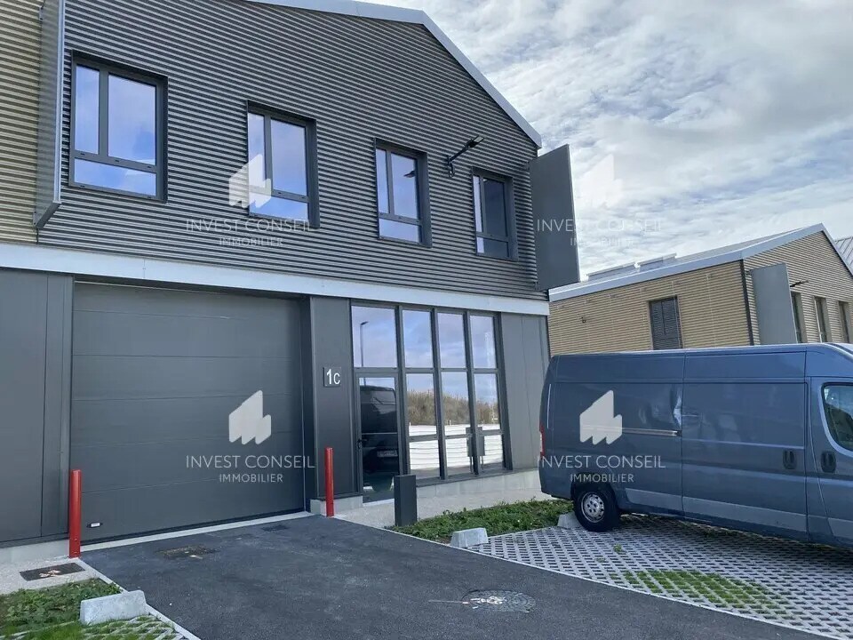 Light Industrial in Groslay to rent Building Photo- Image 1 of 9