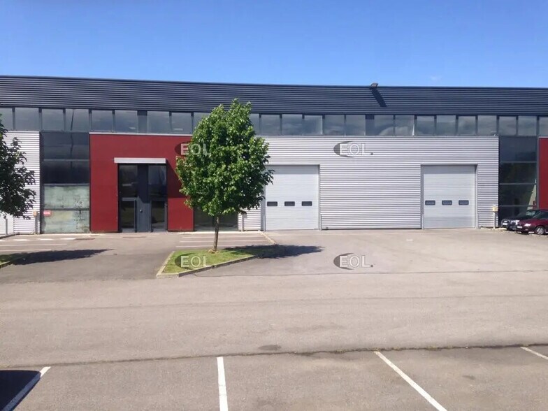 Industrial in Élancourt to rent - Building Photo - Image 2 of 4