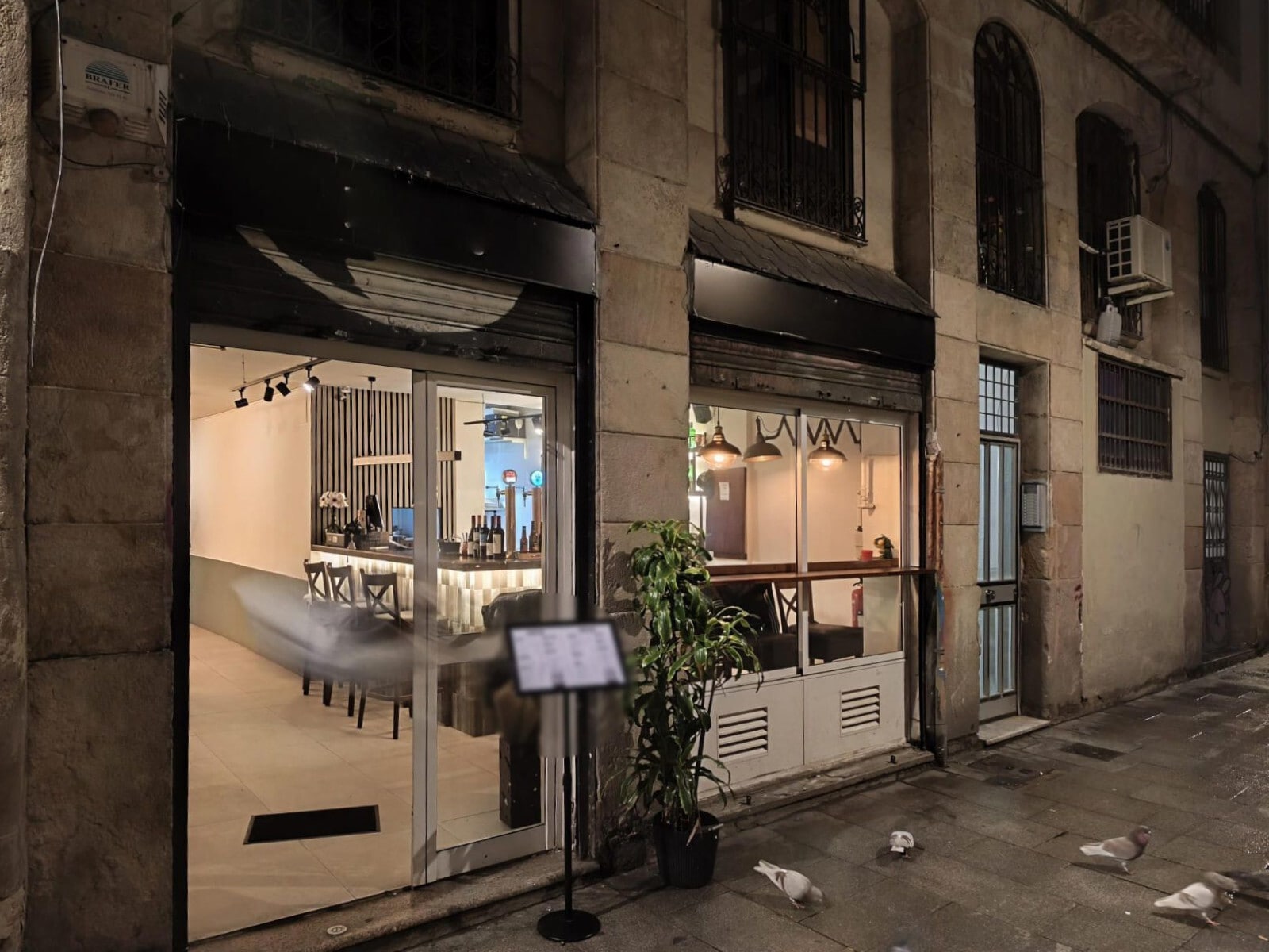 Retail in Barcelona, Barcelona to rent Interior Photo- Image 1 of 16