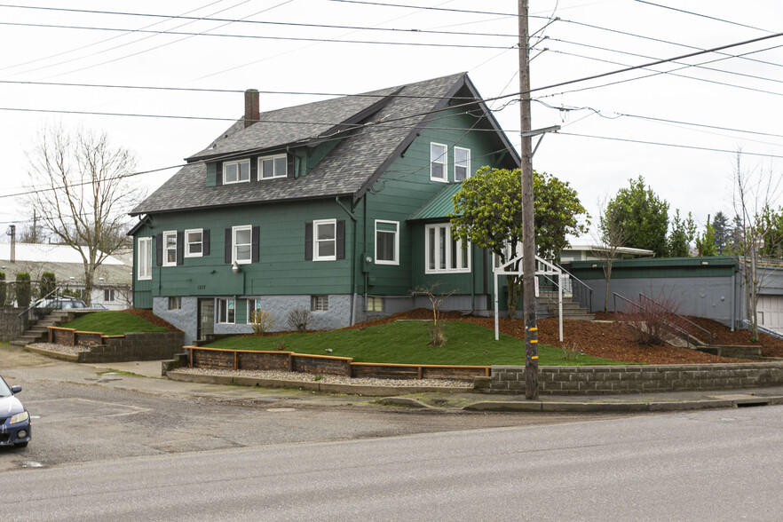 1232 NE Columbia Blvd, Portland, OR for sale - Building Photo - Image 1 of 1