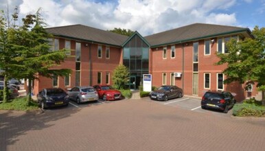 Crewe Rd, Manchester for rent Building Photo- Image 1 of 6