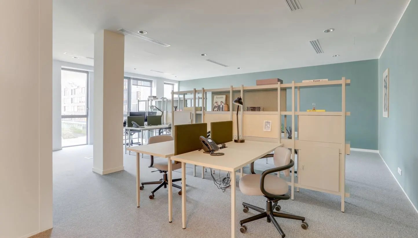 Office in to rent Interior Photo- Image 1 of 11