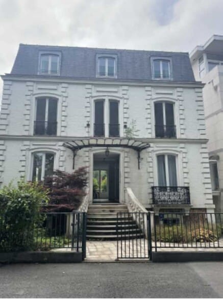 24-25 Quai Du President Carnot, Saint-Cloud to rent - Building Photo - Image 3 of 15