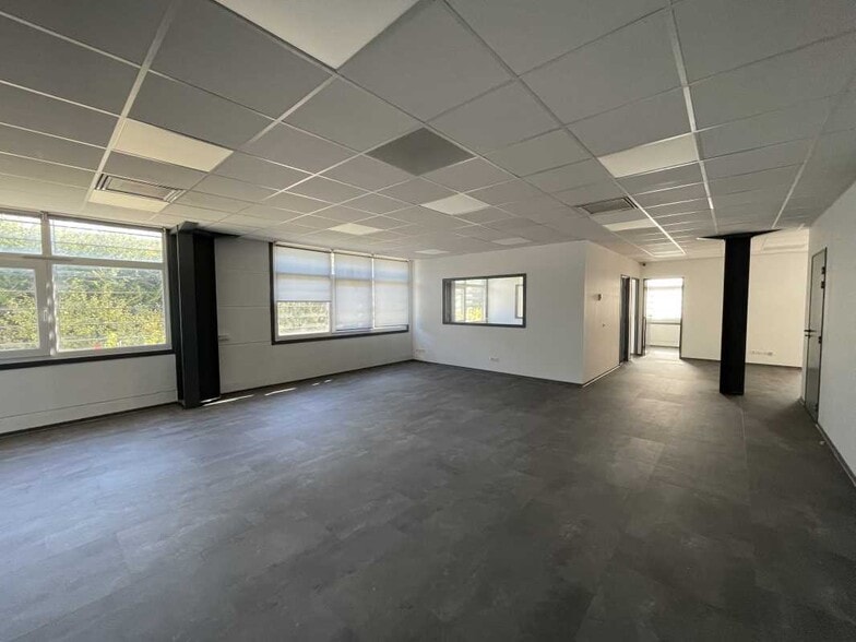Office in Aix-en-Provence for sale - Interior Photo - Image 2 of 6