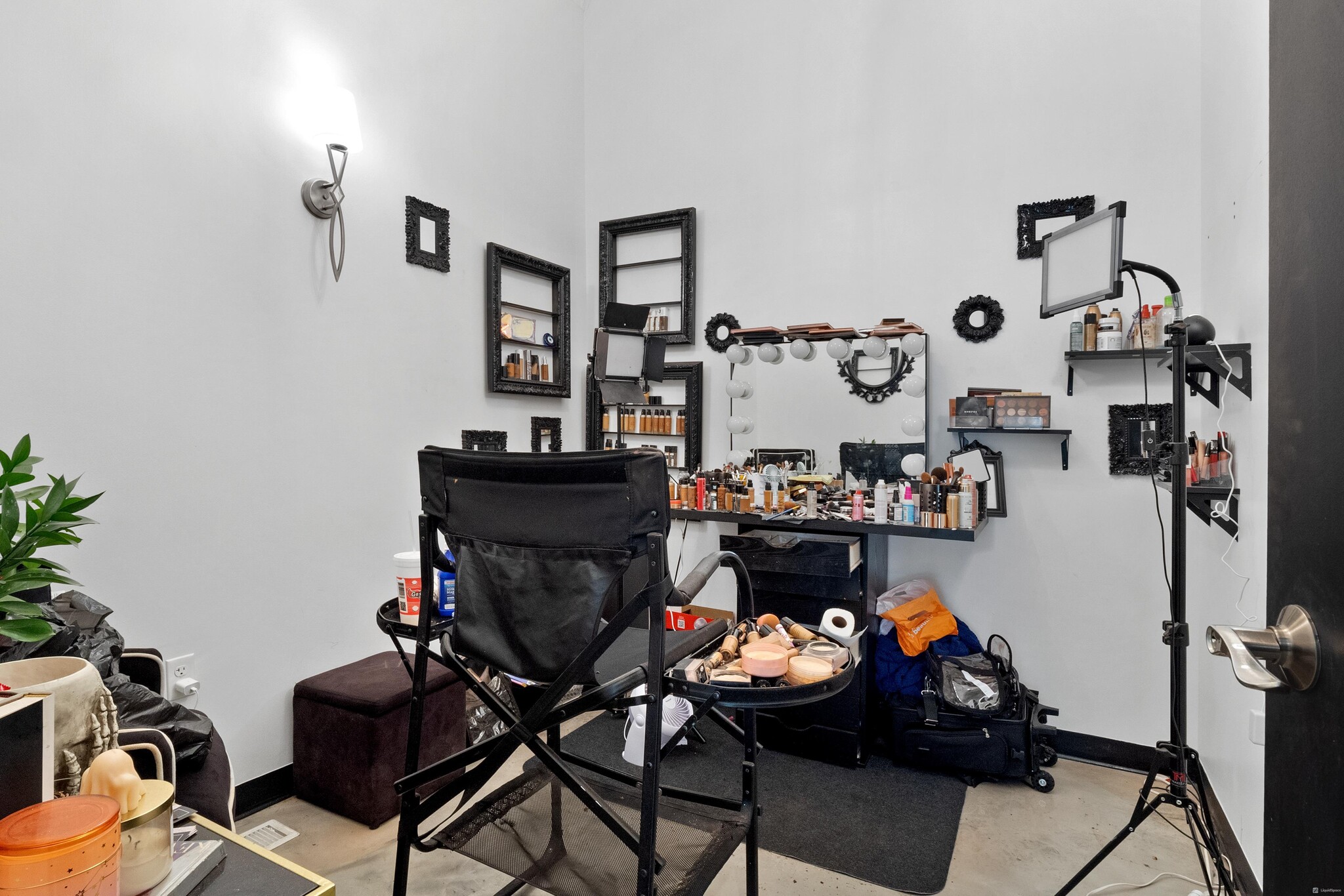 7185 Manchester Rd, Maplewood, MO to rent Interior Photo- Image 1 of 2