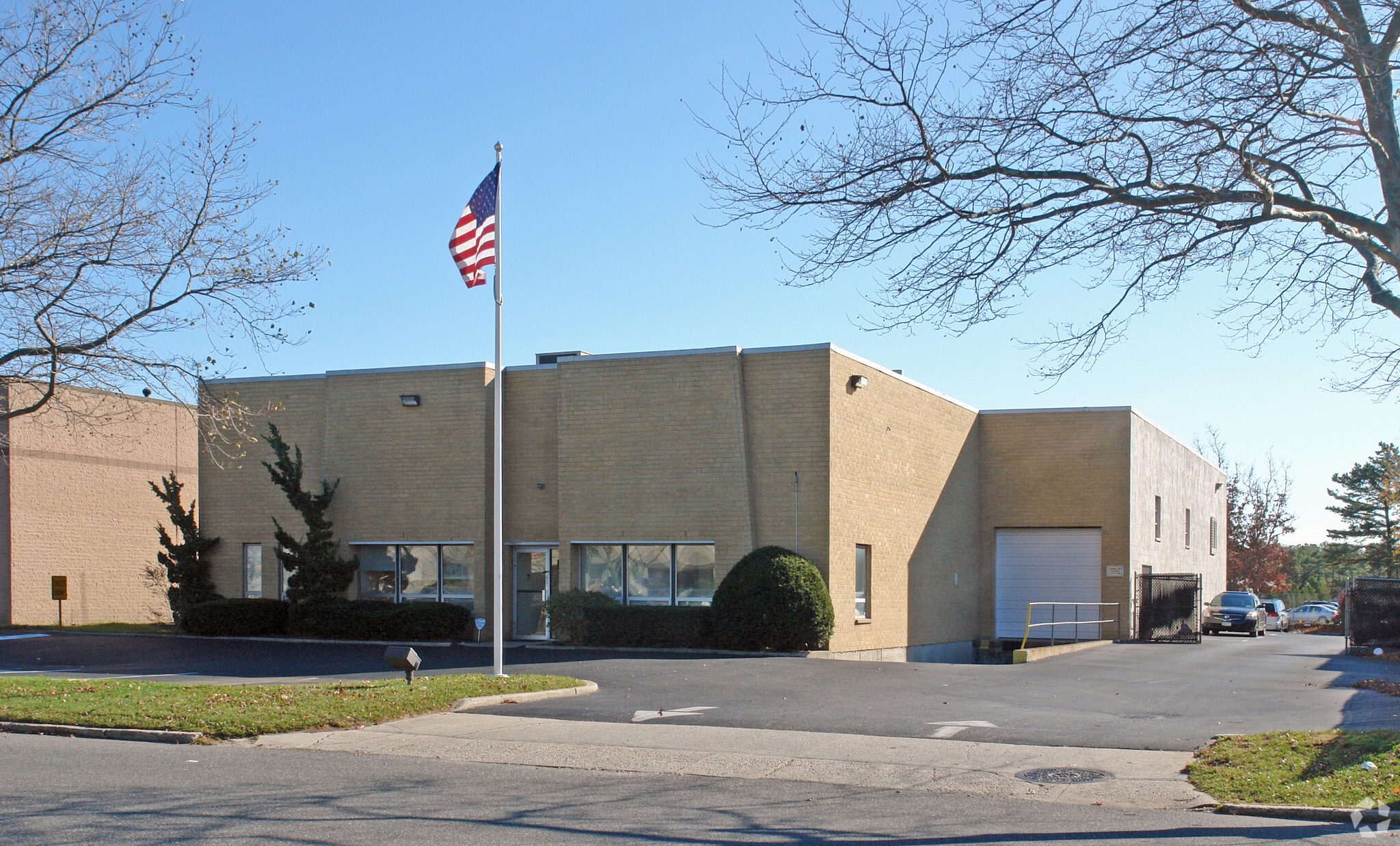 90 Remington Blvd, Ronkonkoma, NY for sale Primary Photo- Image 1 of 1