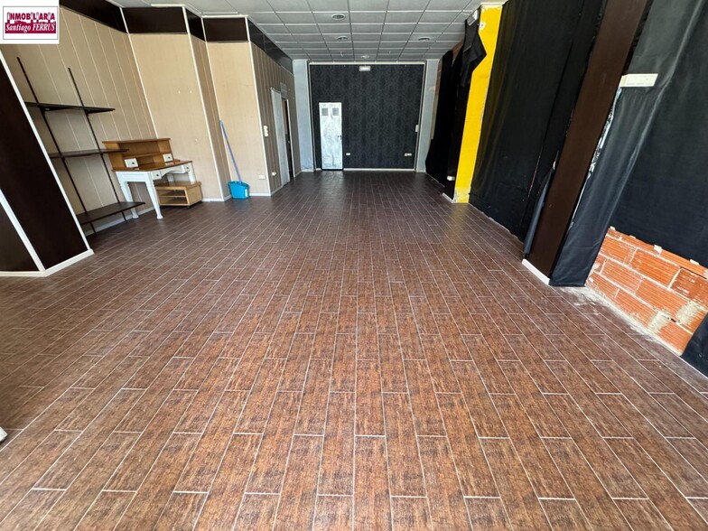 Retail in València, Valencia to rent - Building Photo - Image 3 of 5