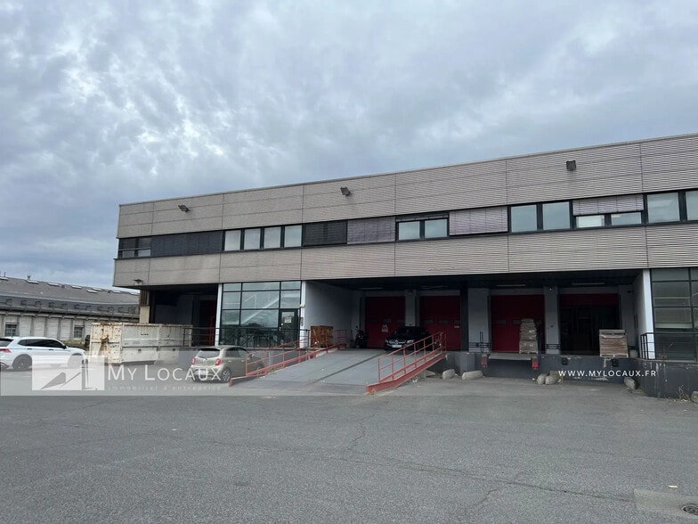 Industrial in Gennevilliers to rent - Building Photo - Image 1 of 6