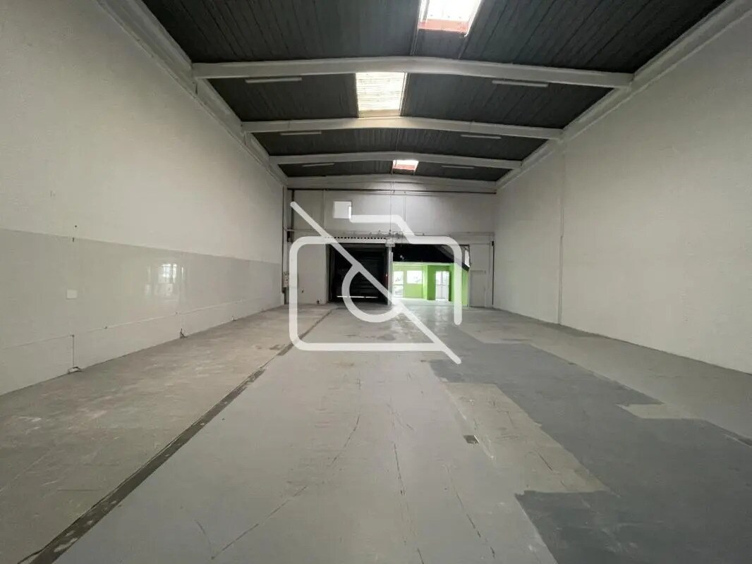 Industrial in Bondoufle to rent Interior Photo- Image 1 of 6