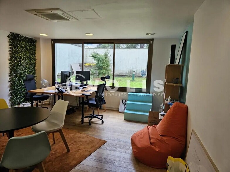 Office in Montrouge for sale - Interior Photo - Image 1 of 10