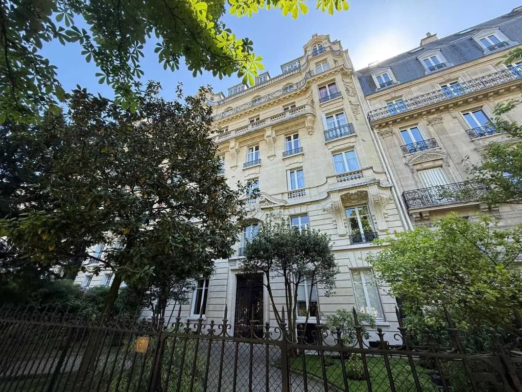 Build-to-Rent in Paris for sale Building Photo- Image 1 of 3