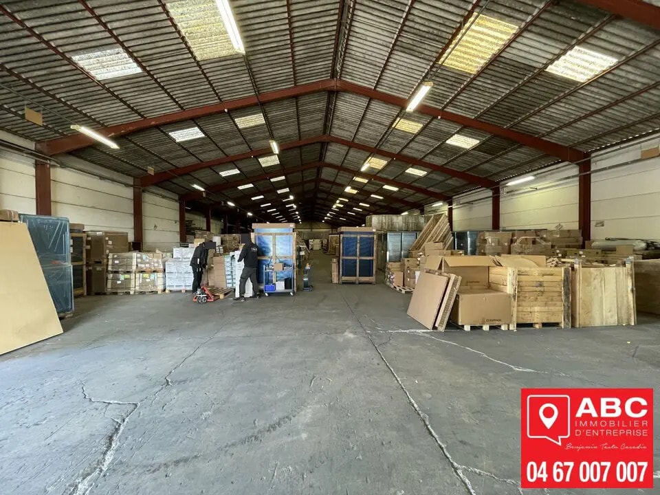 Location Entrepôt 1 000 m² - Photo 1