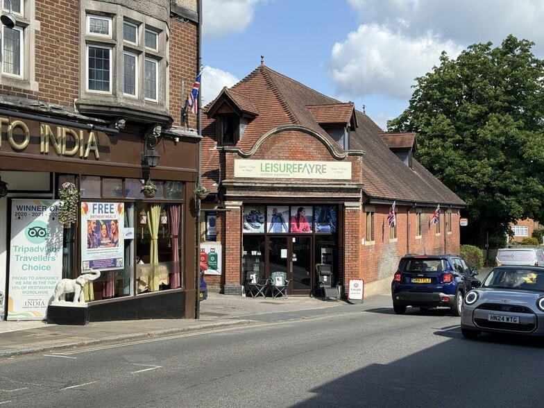 7-21 Romsey Rd, Lyndhurst to rent - Building Photo - Image 3 of 12