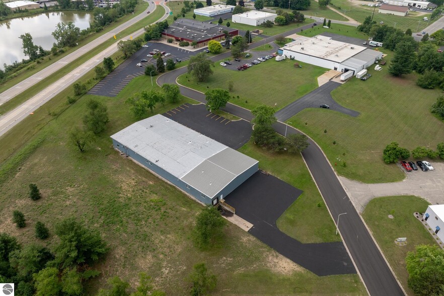 910 Industrial Dr, Mount Pleasant, MI for sale - Aerial - Image 3 of 90