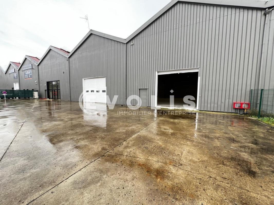 Light Industrial in Corbeil-Essonnes to rent Building Photo- Image 1 of 12